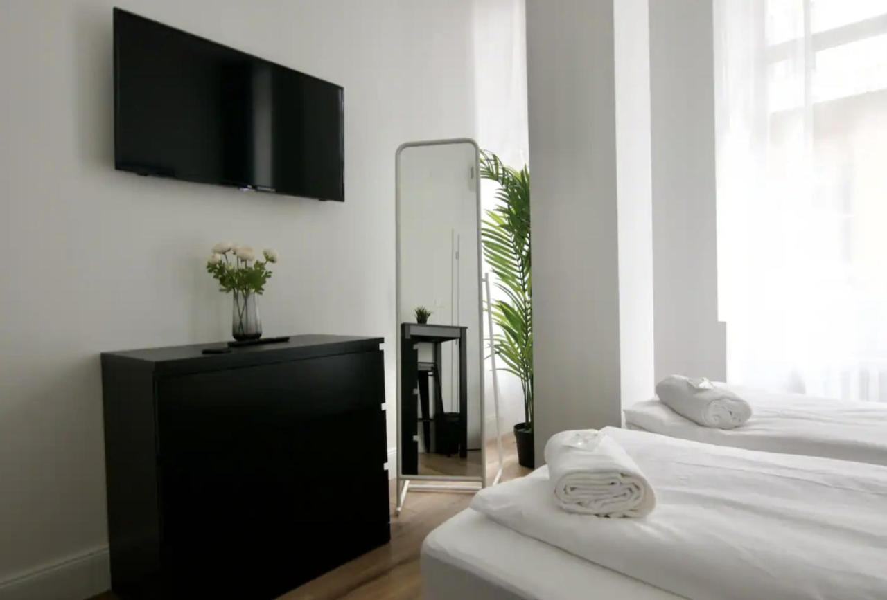 Studio Apartments By Hi5- Apartment In Downtown Budapest Exterior photo