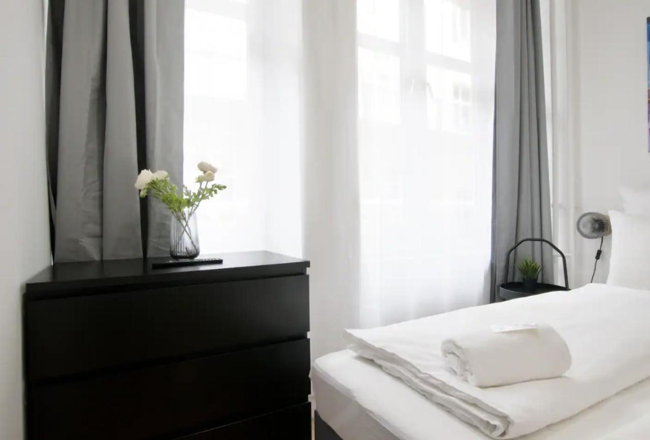 Studio Apartments By Hi5- Apartment In Downtown Budapest Exterior photo