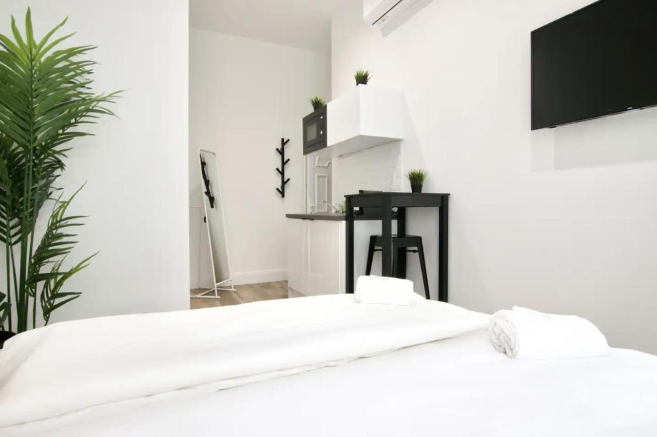 Studio Apartments By Hi5- Apartment In Downtown Budapest Exterior photo